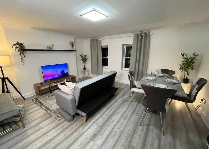 Modern & Stylish Haven In Heart Of London